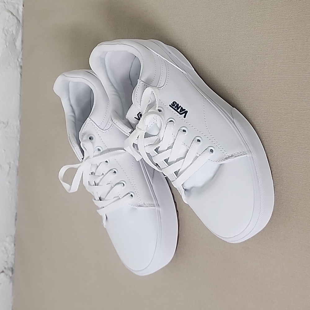 Van's Seldan platform lace-up style canvas white women's 9.5 shoes.